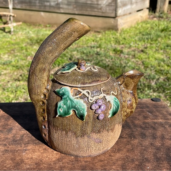 One Of A Kind Asian TEA POT- Grapes on The Vine- Hand Crafted- SIGNED - Picture 7 of 8